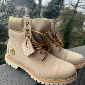 Timberland 6-Inch Premium Boots – Beige/Tan – Women’s Size 8.5 – Worn Twice
